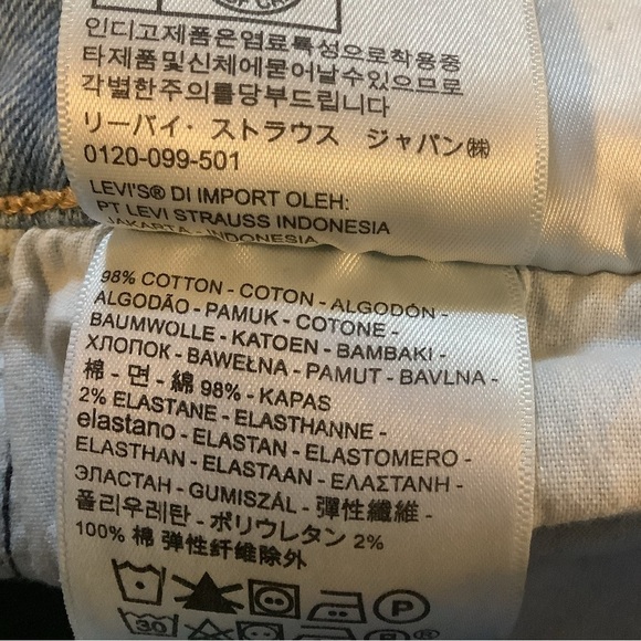 LEVI’S WEDGIE ICON FIT LIGHT DENIM JEANS 26 - Picture 13 of 13